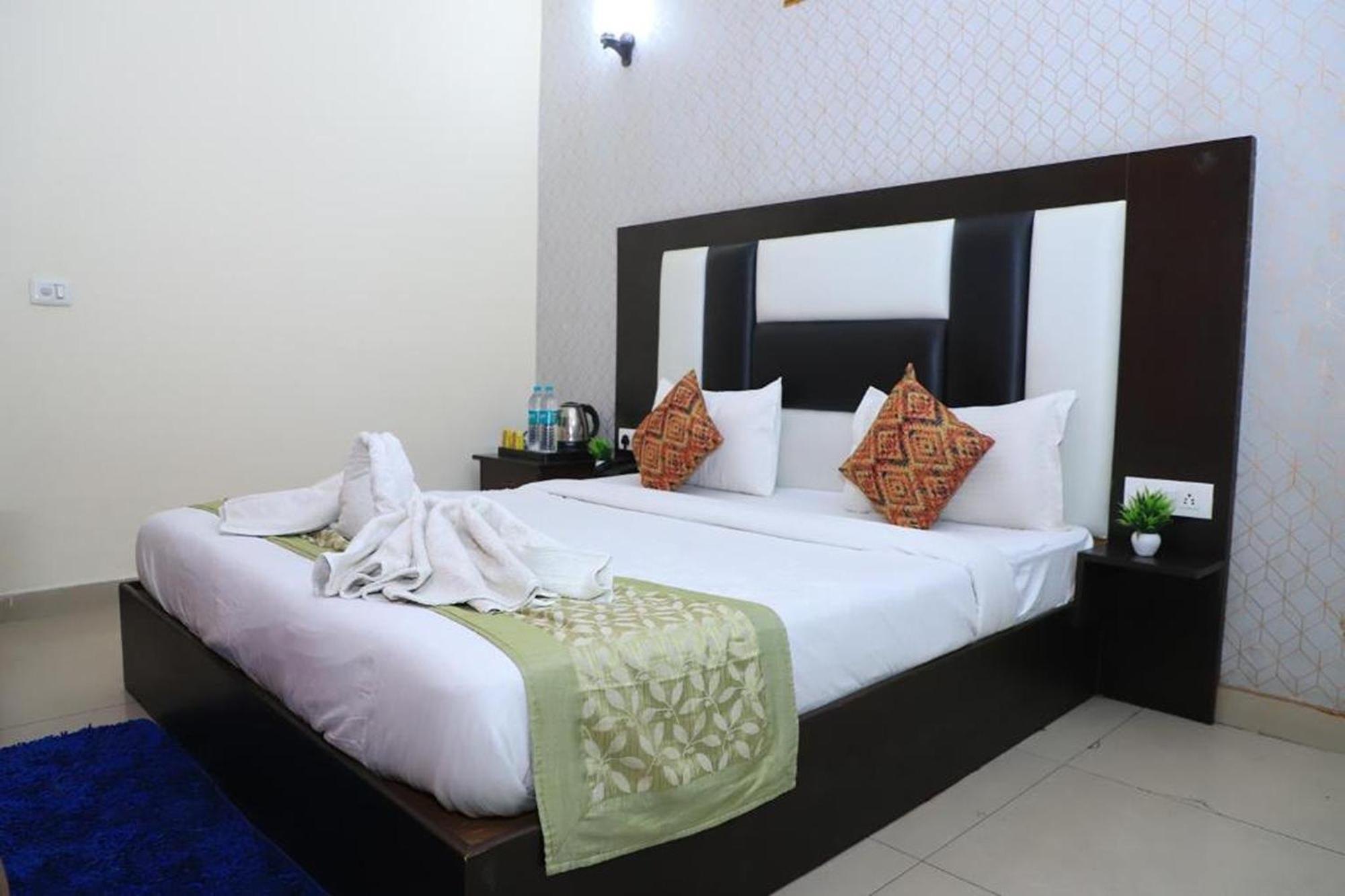 Hotel Global Inn By Quality Inn New Delhi Exteriör bild